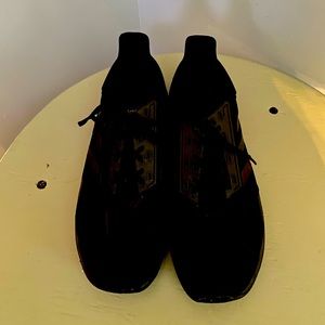 Men’s 9.5 adidas clouds